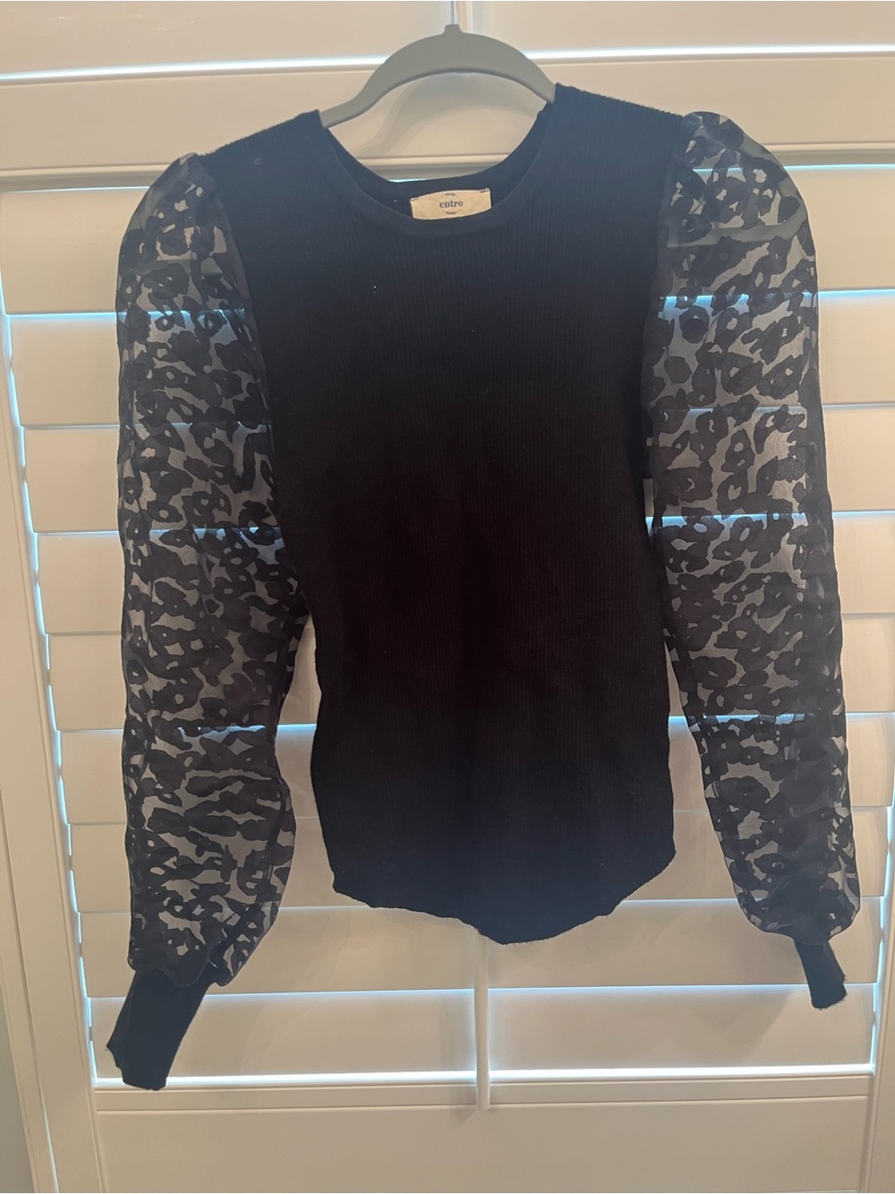 entro Black Ribbed Knit Top